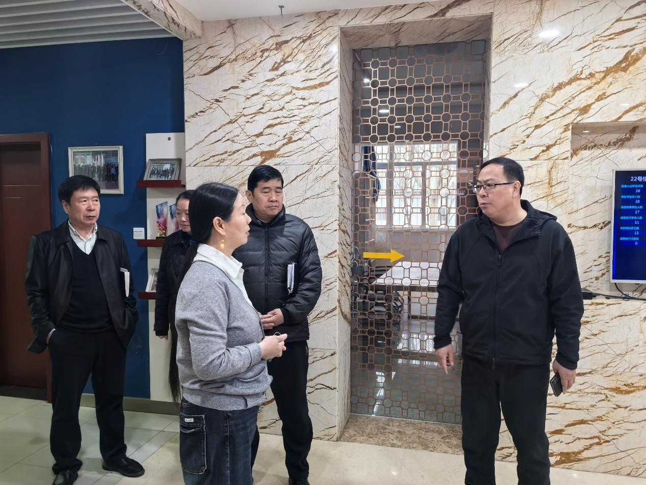 校领导带队开展2026年春季学期校园安全检查