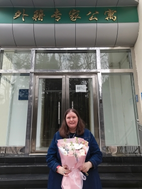 在“三八”国际劳动妇女节来临之际我校向外籍教师致以节日问候