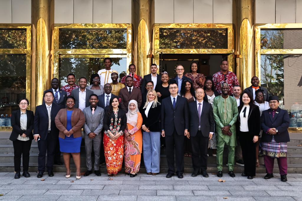 发展中国家电子商务与数字经济研修班结业仪式在我校举行