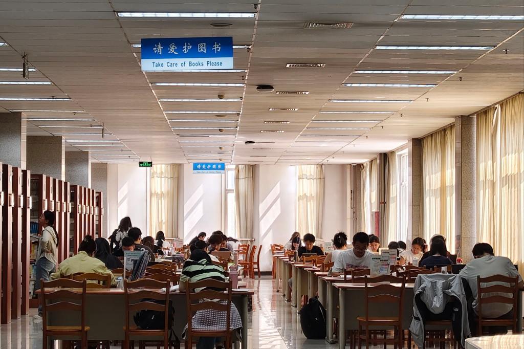 蓝牙“轻”连接：串起经贸人的校园碎片