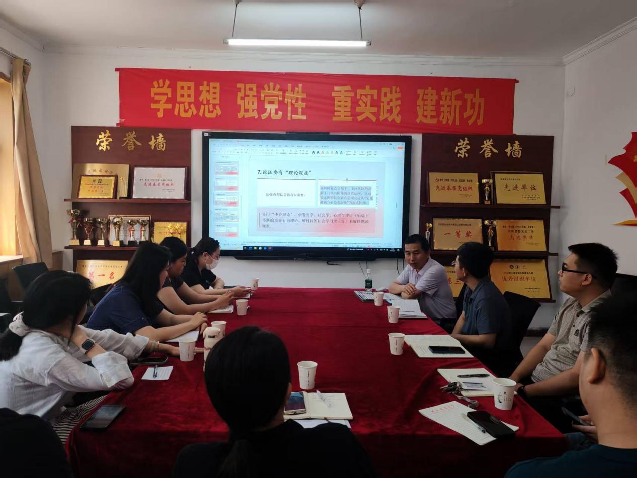我校举办第25期“红擎领航 学工同行”辅导员沙龙