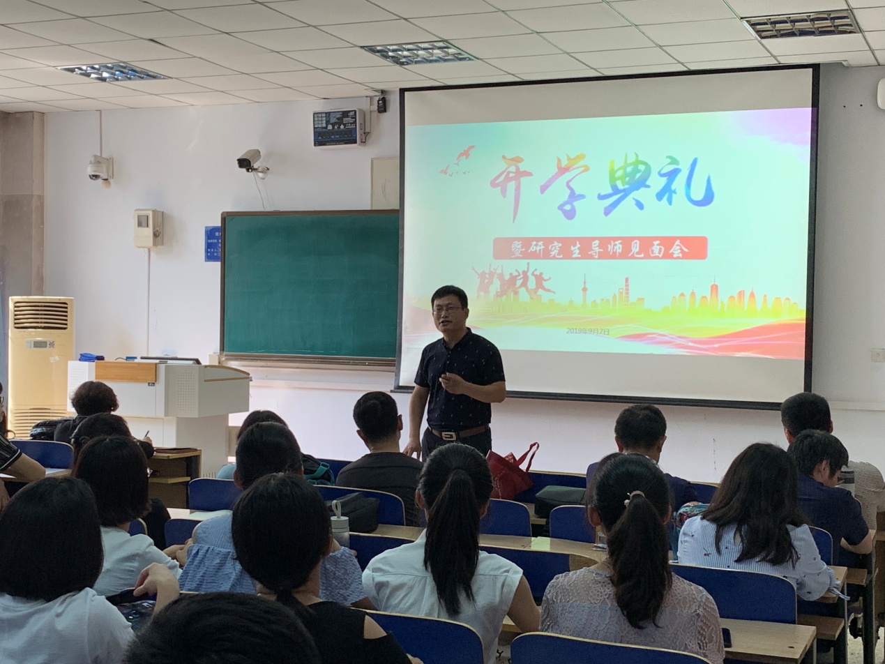 院长王重润讲话.jpg