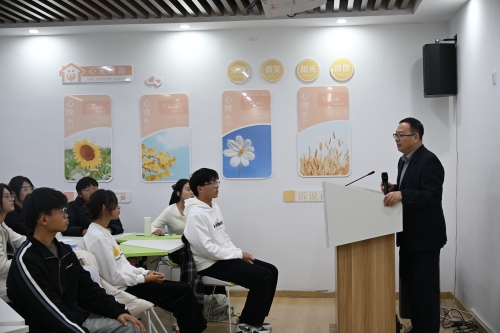 “社区有约—我与书记校长‘面对面’” 耿辉建出席统计与数学学院联系班级主题班会